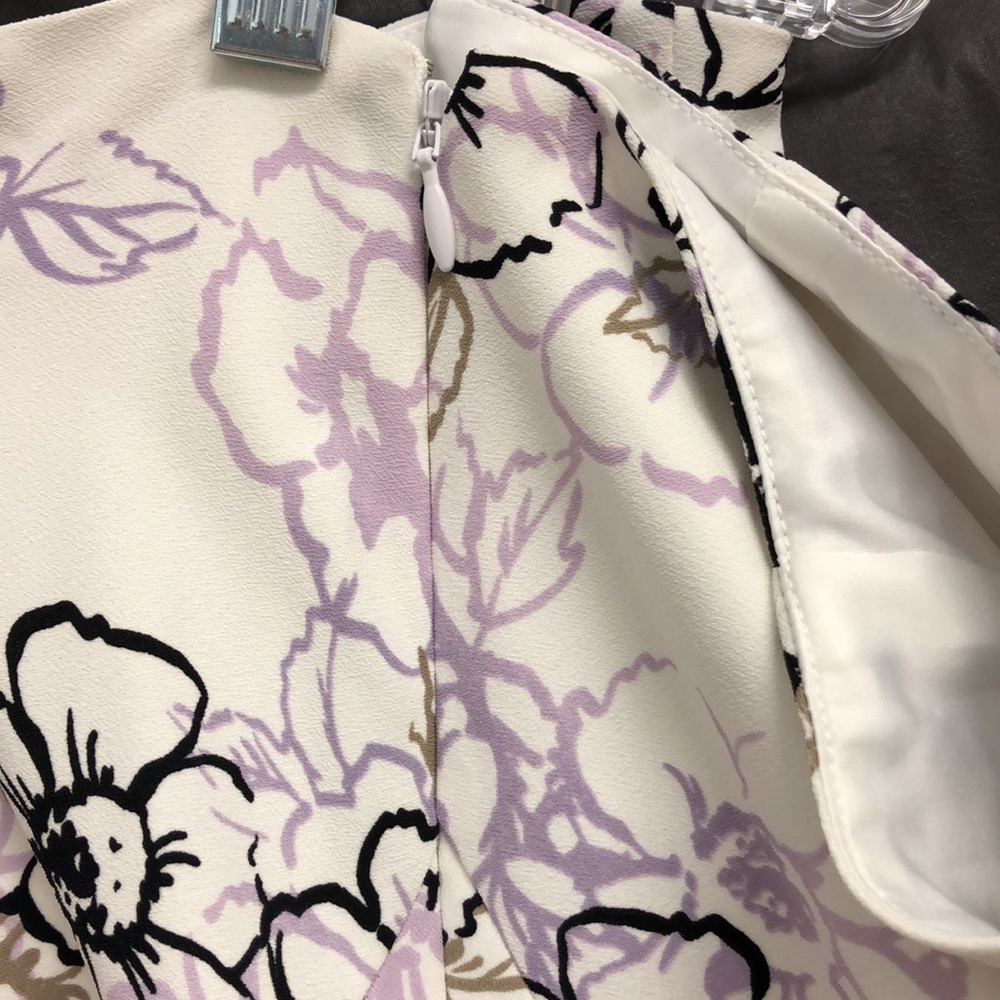 White House Black Market Ladies Floral Skirt - Picture 4 of 10